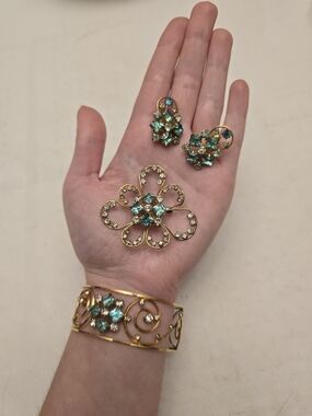 Vintage Harper Gold-Plated Jewelry Set - Brooch, Earrings, and Cuff Bracelet